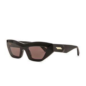 Cat eye sunglasses